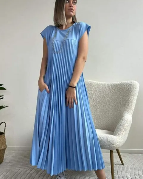 Sleeveless pleated simple solid color dress
