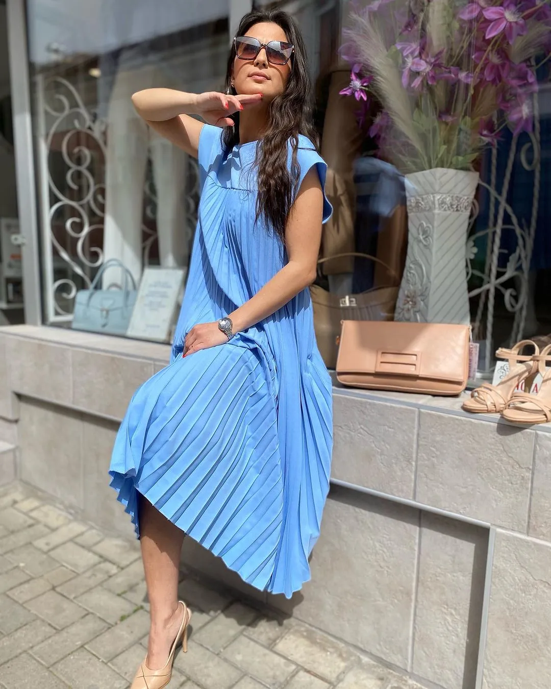 Sleeveless pleated simple solid color dress